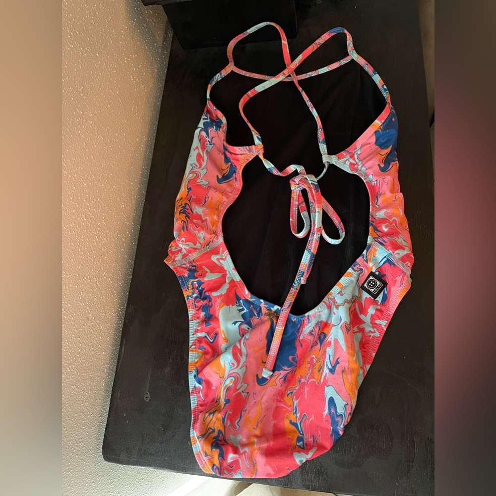 Old Classic pattern tie back Joyln! 🌸🌺